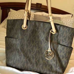 Michael kors tote